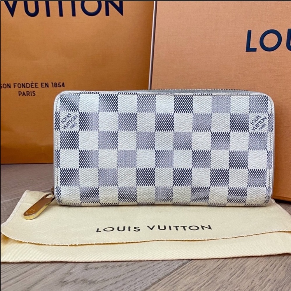 ♥️ZIPPY WALLET♥️ Auth LV Damier Azur Zippy Wallet! - Picture 1 of 9